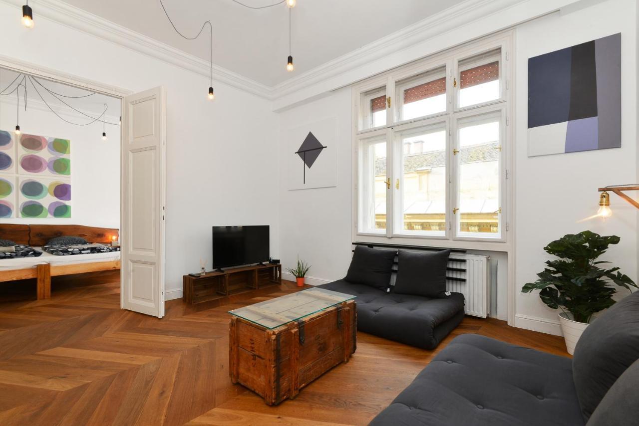 Daylight Apartment, The Location Budapest
